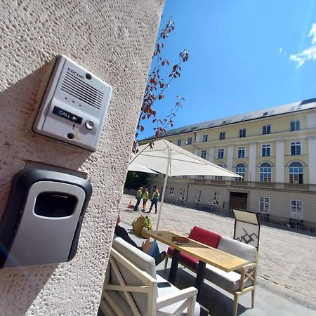 Peaceful Studio On Rynok Square Λβιβ Εξωτερικό φωτογραφία