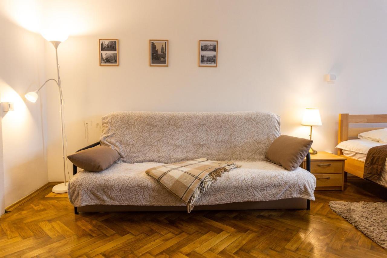 Peaceful Studio On Rynok Square Λβιβ Εξωτερικό φωτογραφία