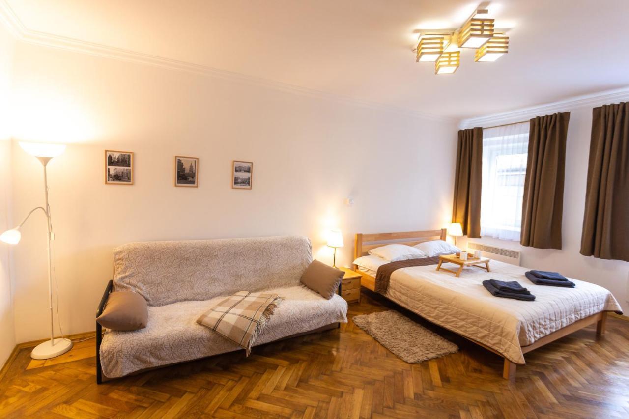 Peaceful Studio On Rynok Square Λβιβ Εξωτερικό φωτογραφία